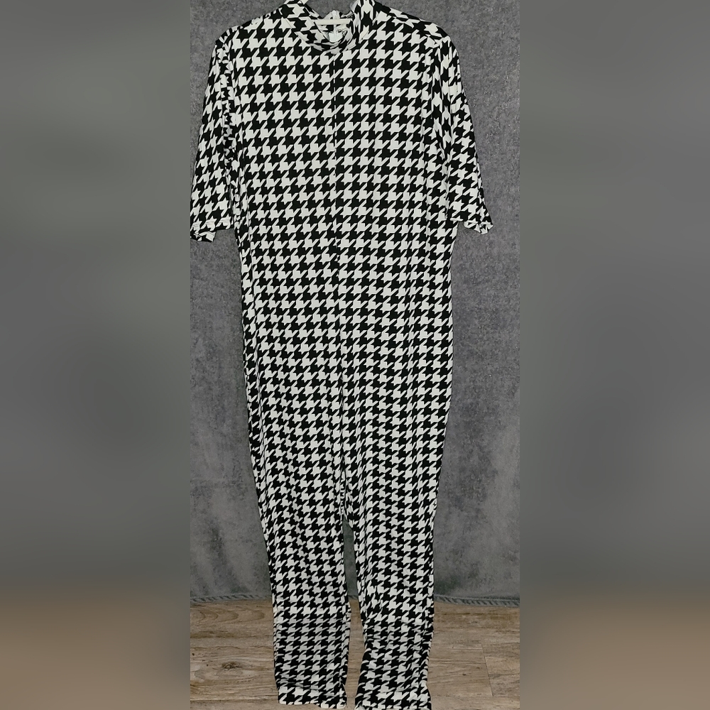 NEW Plus Size Houndstooth short sleeve Catsuit.